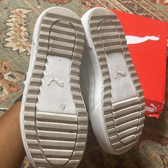 All white Girls Puma high top platform sneaker - Picture 2 of 4